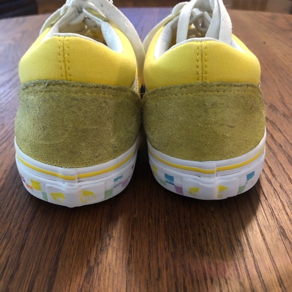 Vans Swede with multi colored squares on sides of bottom of shoes. GUC kids 4 - Picture 4 of 9